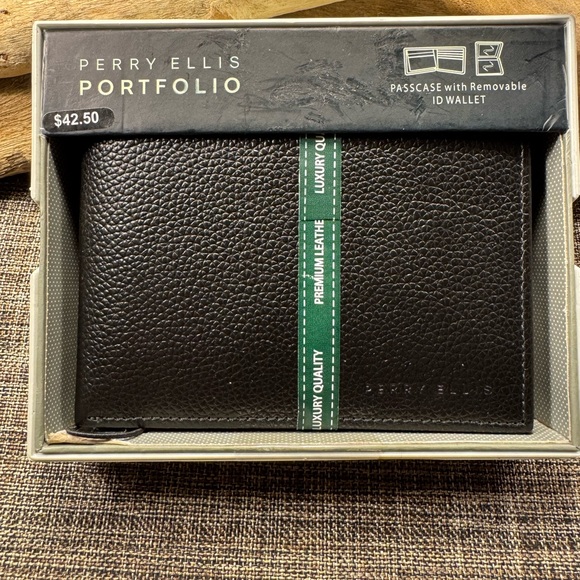 Perry Ellis Portfolio Men's Genuine Leather Passcase ID Wallet Black NWT - Picture 11 of 13